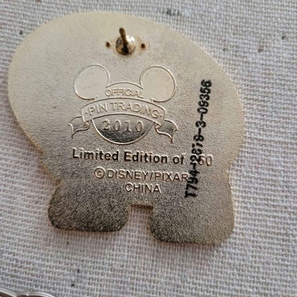 Disney Explorer Series Wall-E Examining Plant Pin LE250, Official rare - Picture 4 of 5